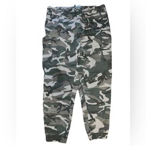 Camouflage pull-on pants
